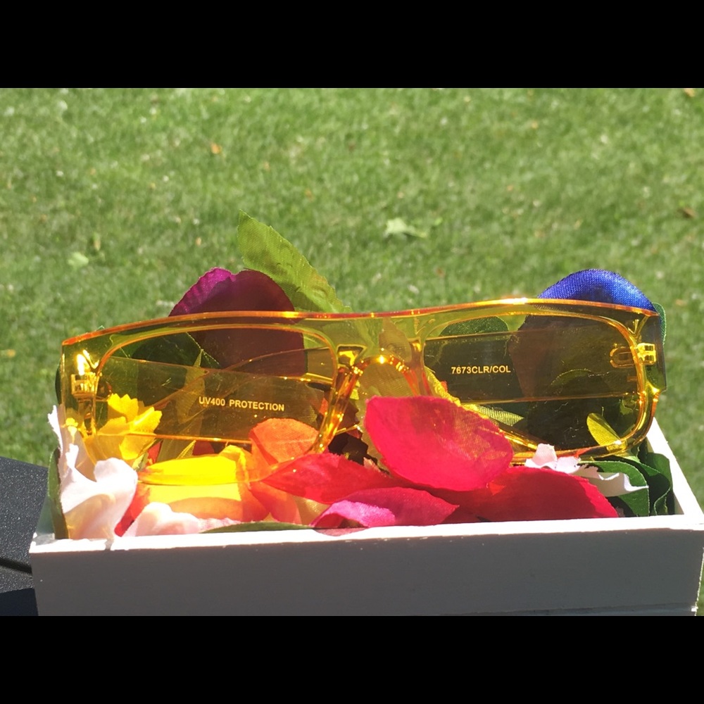 Sunny Yellow Sunglasses ☀️